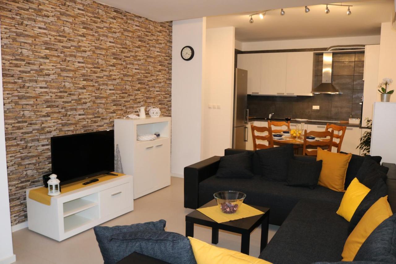Apartment D&E Punat - Free Parking And Wi-Fi Buitenkant foto